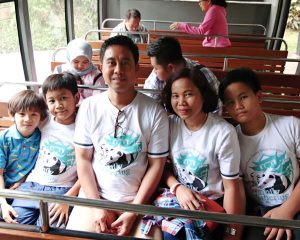 shuttle bus istana panda taman safari